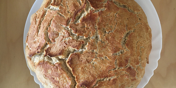 Domácí hrnkový pšenično-žitný chléb (Chléb)