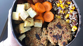 Falafel bowl s quinou