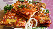 Pizza s červenou řepou a hlívou ústřičnou
