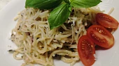 Špagety s medvědím česnekem na způsob carbonara