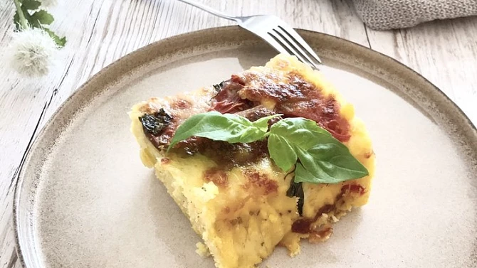 Zapečená polenta s mozzarellou a rajčaty, Polenta s rajčaty a mozzarelou