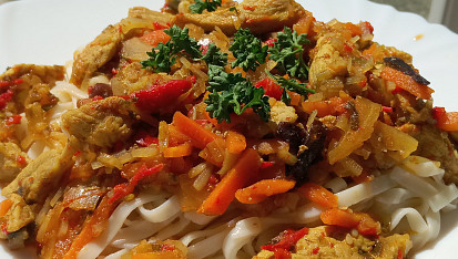 Vepřové nudličky s udon nudlemi
