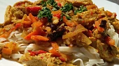 Vepřové nudličky s udon nudlemi