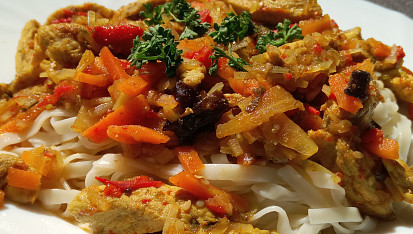 Vepřové nudličky s udon nudlemi