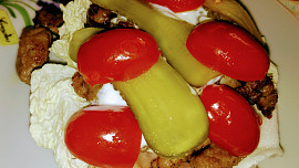Vepřové gyros nudličky v žemli
