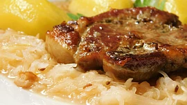 Dušené kysané zelí s celerem a "pomalenou" krkovicí