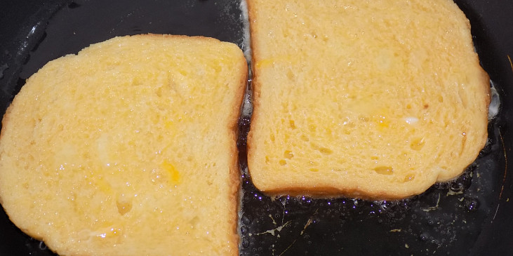 Jednoduchý toast obalený ve vajíčku