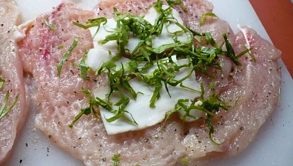 Kuřecí závitek se slaninou a libečkem