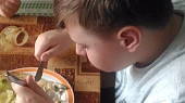 Pstruzi v papilotě (zabalené jako dopis v pečícím papíru), Dědo ham