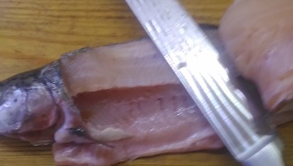Pstruzi v papilotě (zabalené jako dopis v pečícím papíru), První filet