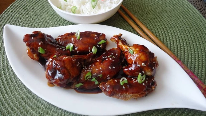 Korejská pálivá křidélka (Hot Wings)