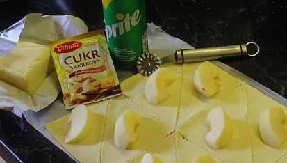 Jablečné rohlíčky pečené v limonádě, Potřebné suroviny...
