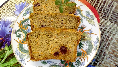 Mrkvový biskupský chlebíček s ořechy a rozinkami