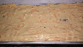 Mrkvový biskupský chlebíček s ořechy a rozinkami