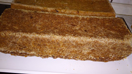 Mrkvový biskupský chlebíček s ořechy a rozinkami