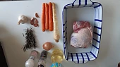 Šťavnatá jehněčí plec na rozmarýnu a česneku