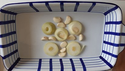 Šťavnatá jehněčí plec na rozmarýnu a česneku