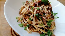 Udon nudle s hlívou ústřičnou