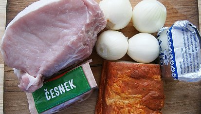 Vepřové karé na špeku dušené v papiňáku, část použitých surovin