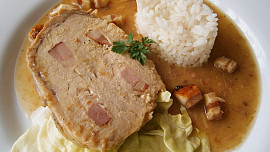 Vepřové karé na špeku dušené v papiňáku