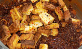 Červená rýže s chilli tofu