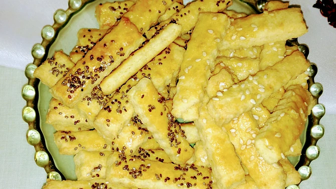Kukuřičné chuťovky k vínečku, Vpravo se sezamem, vlevo s chia semínky