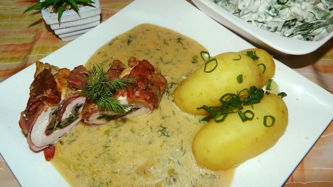 Kuřecí rolky se špenátem a slaninou