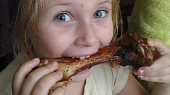 Rohlíky tety Věrky, Ráda okusuju kosti ,ale dědovy s vařením pomáhám,