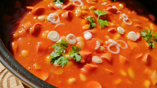 Trenčianské fazole s párkem