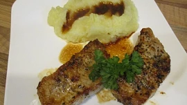 Bylinkový vepřový řízek