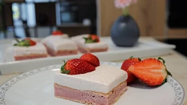 Jahodový třímlékový koláč - Tres leches