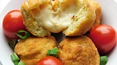 Krokety z bramborové kaše se smaženou cibulí a sýrem