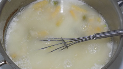 Krémová fazolková polévka s tvarohem