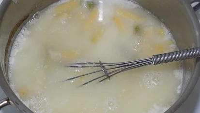Krémová fazolková polévka s tvarohem