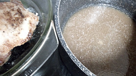 Vepřová kýta se sušenými švestkami