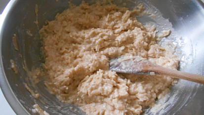 Lívanečky Vlasty Buriana, Oproti uvedenému množství mouky jsem přidala jednou tolik, jinak bylo těsto příliš řídké a jablka jsem nastrouhala na hrubém struhadle