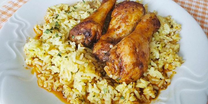 Marinované kuřecí paličky s kari rýží (Marinované kuřecí paličky s kari rýží)