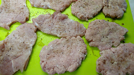 Medailonky na smetaně s cibulovou natí