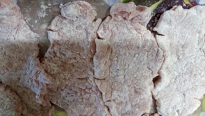 Medailonky na smetaně s cibulovou natí
