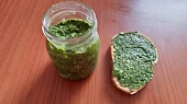 Špenátové pesto s bazalkou