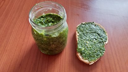 Špenátové pesto s bazalkou