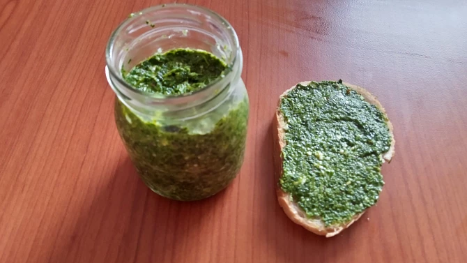 Špenátové pesto s bazalkou