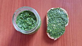 Špenátové pesto s bazalkou