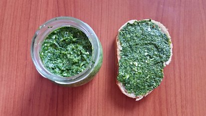 Špenátové pesto s bazalkou