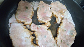 Vepřová kotleta na saturejce