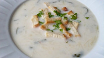 Kedlubnovo-bramborová rychlá polévka s mlékem