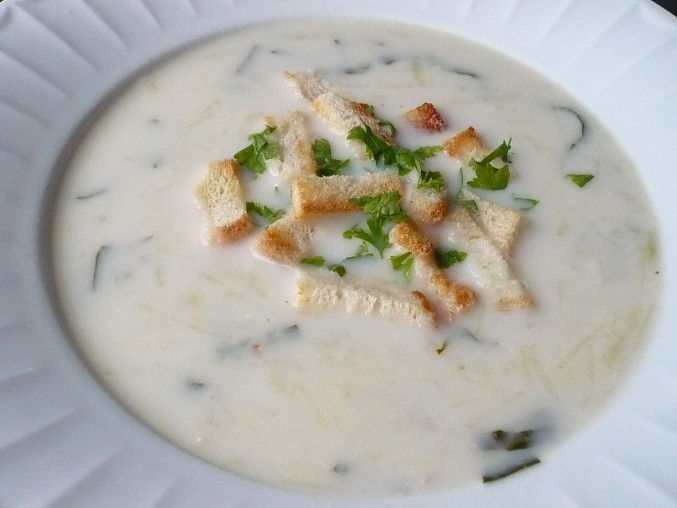 Kedlubnovo-bramborová rychlá polévka s mlékem