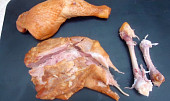 Křenová omáčka s uzeným kuřecím stehnem