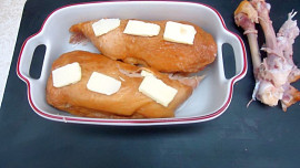 Křenová omáčka s uzeným kuřecím stehnem