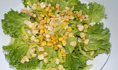 Míchaný salát s kukuřicí